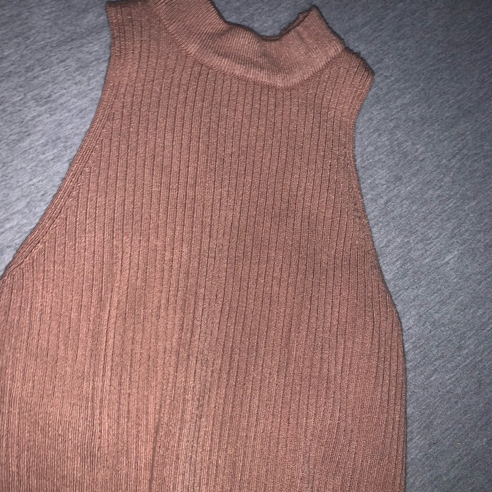 KENDALL & KYLIE ribbed mock neck cropped tank